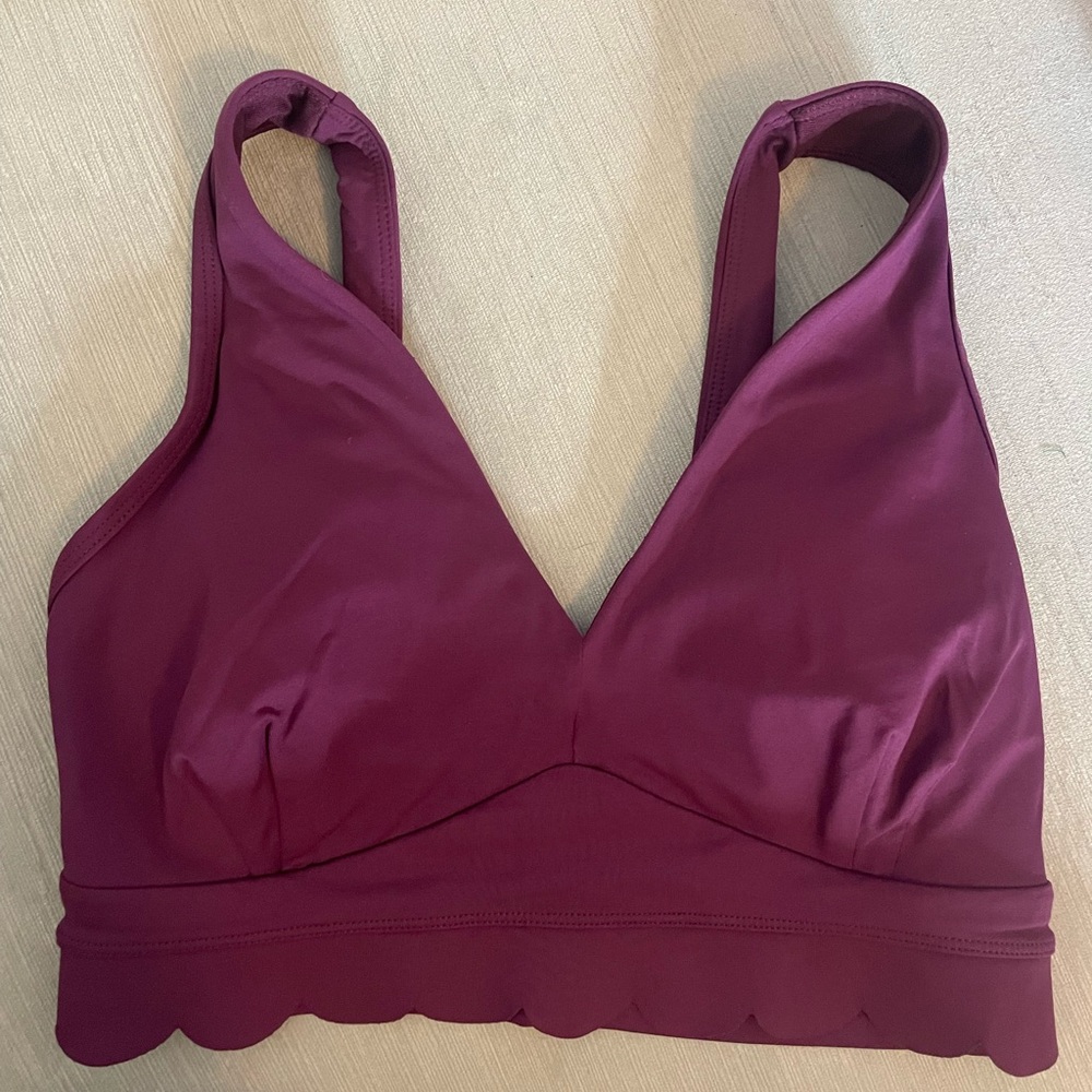 Joylab scallop bottom sports bra